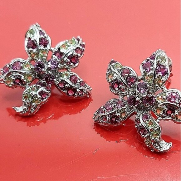 Natural Round Rhodolite Garnet 2.5mm & Peridot‎ 925 Sterling Silver Earrings - Picture 1 of 6